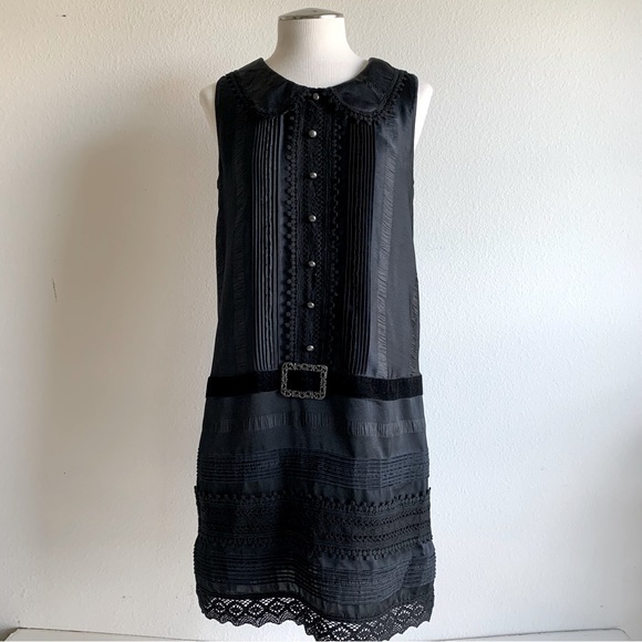 Anna Sui Dresses & Skirts - Anna Sui black vintage inspired dress, sleeveless, low waist, w/ lace velvet.‎ S